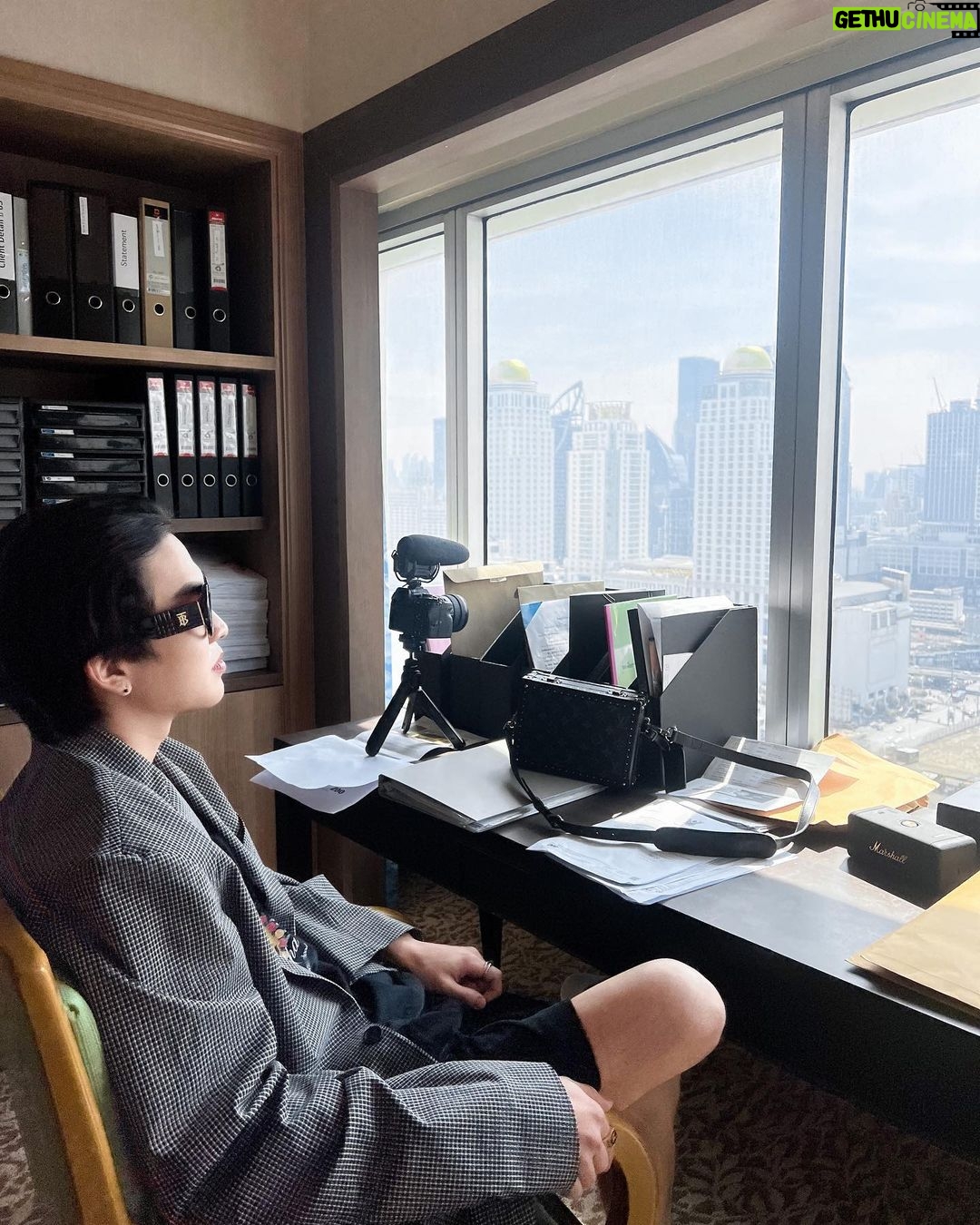 Kyutae Sim Instagram - อัพเดทออฟฟิศครับ #ขี้เก๊ก Baiyoke Sky Hotel Bangkok