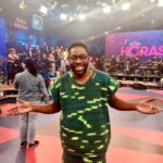 Lázaro Ramos Instagram - Lazinho + @gruposowetooficial + @estianomarjorie + @galvaobueno? Só no #AltasHoras de hoje, meu povo!🔥 Vim matar a saudade de @serginhogroisman e desse programa que tanto amo, falar um pouquinho de #ÓPaíÓ2 e ainda dei palhinha de música, hein? Espero vocês já já, 22h30 na @tvglobo. 👕: @modadepedro