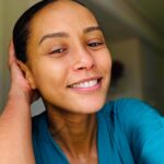 Lázaro Ramos Instagram - Quem me acompanha por aqui já sabe de tudo o que o Cartão de TODOS oferece: saúde, educação e lazer por um preço que cabe no bolso, além de cashback e desconto em muitas lojas para economizar. Agora, além disso, mais benefícios para quem pedir o verdinho entre os dias 24 e 27 de novembro, durante a Black Friday tamanho família. Bora aproveitar? Peça o seu pelo telefone 0800 729 2071, pelo site, que está na bio do perfil do @cartaodetodosbrasil ou na franquia mais próxima a você.💚 #BlackFriday #CartãoDeTODOS #Promoção #Desconto #Saúde #CartãoDeTODOSEsportes #Refuturiza #AmorSaúde