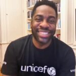 Lázaro Ramos Instagram - DICAS DE COMO PROTEGER NOSSAS CRIANÇAS NA INTERNET. Esse assunto é necessário: assista o vídeo até o fim! 🚨 Cuidar de uma criança é uma vigilância constante, concordam? E nas redes sociais sabemos que elas podem ficar muito expostas a conteúdos perigosos e inadequados para a idade delas! Por isso, em parceria com o @Unicefbrasil, eu trouxe algumas dicas super importantes para manter a segurança das crianças que estão começando a acessar as redes sociais. Assim, nossos jovens podem se divertir, socializar e aprender de forma segura e sem perder o gosto pela vida offline. E aí, na sua casa, como você faz para proteger as crianças nas redes sociais? 🤔 Rio de Janeiro, Rio de Janeiro