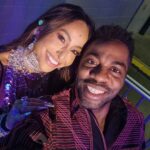 Lázaro Ramos Instagram - Cheguei #premiomultishow2003 Turma massa de papear. Já me ofereci pra almoçar em 3 casas, assistir 7 shows e ofereci pra 2 pessoas ficarem hospedados na minha casa. Rsrsrsrs