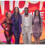 Lázaro Ramos Instagram - Eita, Lazinho, domingo, na Globo? Fazendo o quê? Encontrando @maiaraemaraisa? Vixe, música da Ivete? 🤔 Pois é, #PipocadaIvete com Lazinho!! E digo mais: ainda realizei o sonho de cantar com mainha, não percam que tá massa demais. 🍿❤️