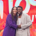 Lázaro Ramos Instagram - Eita, Lazinho, domingo, na Globo? Fazendo o quê? Encontrando @maiaraemaraisa? Vixe, música da Ivete? 🤔 Pois é, #PipocadaIvete com Lazinho!! E digo mais: ainda realizei o sonho de cantar com mainha, não percam que tá massa demais. 🍿❤️