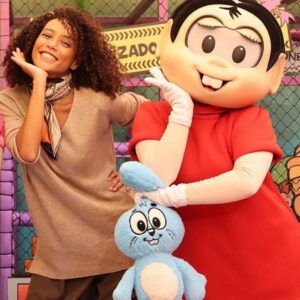 Lázaro Ramos Instagram - Momentos de chamego, momentos de alegria... cada um deles expressa um pouco quem é você: firme, alegre, divertida, dedicada, trabalhadora, apaixonada, carinhosa, focada, desfocada, atrapalhada, organizada e, acima de tudo, uma grande companheira. 

Hoje você faz aniversário e eu, nossos filhos, nossa família, te celebramos. Que a vida sorria sempre pra você, amor, porque você tem oferecido muitos sorridos pra nossas vidas. Feliz aniversário, @taisdeverdade! 🥳🥳🥳❤️