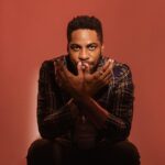 Lázaro Ramos Instagram - Faz tempo que não faço uma entrevista tão completa, um bate-papo franco, falando sim sobre trabalho e sobre personagens, mas também, sobre vida, perspectiva de futuro e umas filosofadas. Muito obrigado por abrir esse espaço para algo tão valioso como palavras que conectam. ❤️ Créditos: Reportagem: @naieusou Edição e coordenação: @camotinha Fotos: @viniciusmochizuki Assistência de Fotografia: Rodrigo Rodrigues e @josiasvieirareal Beleza: @walterlobato_ Produção de moda: @___thais___delgado___ Assistência de produção de moda: @samtierrez Design: @toniazevedodesign Assessoria: @trigocomunica Rio de Janeiro, Rio de Janeiro
