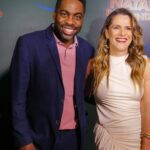 Lázaro Ramos Instagram – Amanhã estreia no @primevideobr o nosso filme de Natal!! Enquanto isso, olha que lindo: 🥹

É bom demais fazer premiére em casa! Ontem rolou a pré-estreia de #OPrimeiroNatalDoMundo em Salvador foi lindo com a grandr parceira @ingridguimaraes. E o mais especial foi poder encontrar com os 8 ganhadores da promoção pra ver o filme comigo (sim, a equipe Lazinho não conseguiu escolher só 5 rsrsrs) e curtir filme que tem a cara do nossonatal Brasileiro. 

#OPrimeiroNatalDoMundo estreia dia 08 de dezembro, somente no @primevideobr. 💙🎄

🎥 @magalimoraess