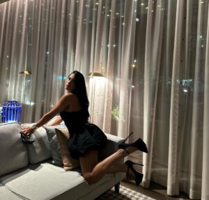 Léana Zaoui Instagram - Le p’tite robe noir 🍇