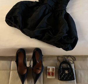 Léana Zaoui Instagram - Le p’tite robe noir 🍇