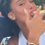 Léana Zaoui Instagram - One life pas 2 😋🍭