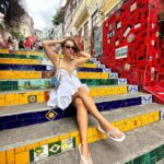 Léna Mahfouf Instagram - le mood à Rio: vivre d’amour, d’eau fraiche et de tongs @havaianaseurope 🩴 🇧🇷❤️🤸‍♀️ #havaianaswanderlust collaboration commerciale photographie retouchée Rio De Janeiro, Brazil