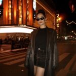 Léna Mahfouf Instagram - mes petites tenues de la semaine à Paris. It’s giving il fait froid, casual chic & unproblematic 🪩🎀✨🤸🏽‍♂️ laquelle tu préfères ??? Paris, France