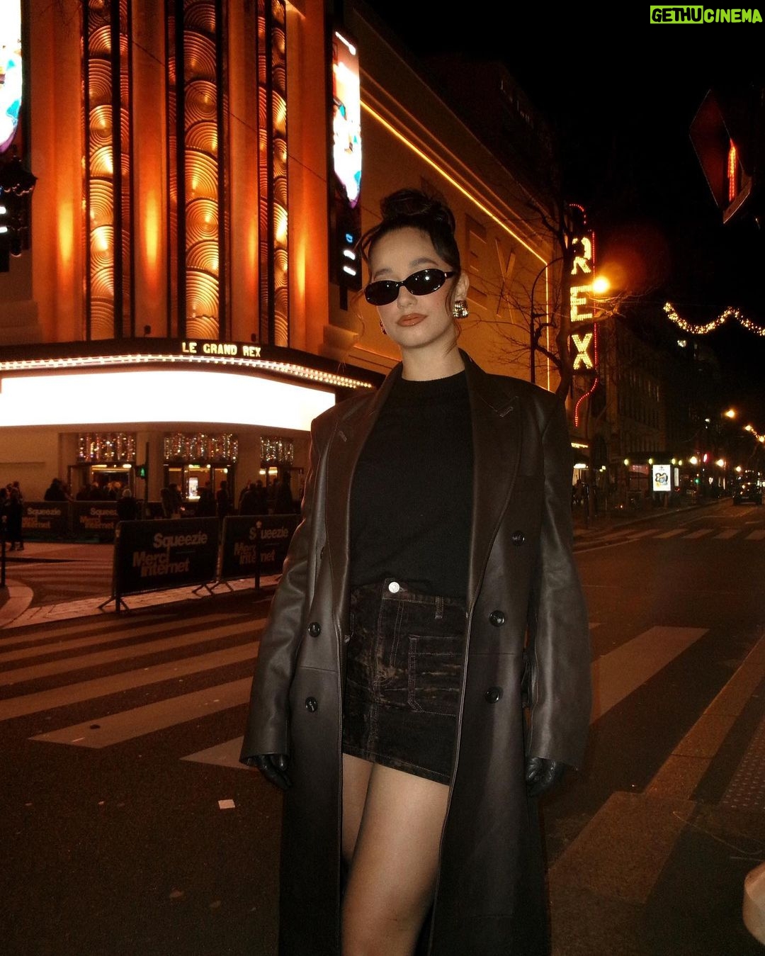 Léna Mahfouf Instagram - mes petites tenues de la semaine à Paris. It’s giving il fait froid, casual chic & unproblematic 🪩🎀✨🤸🏽♂️ laquelle tu préfères ??? Paris, France