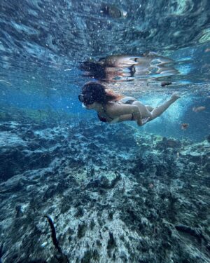 Léna Mahfouf Instagram - je suis sous l’eau en ce moment