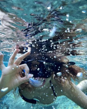 Léna Mahfouf Instagram - je suis sous l’eau en ce moment