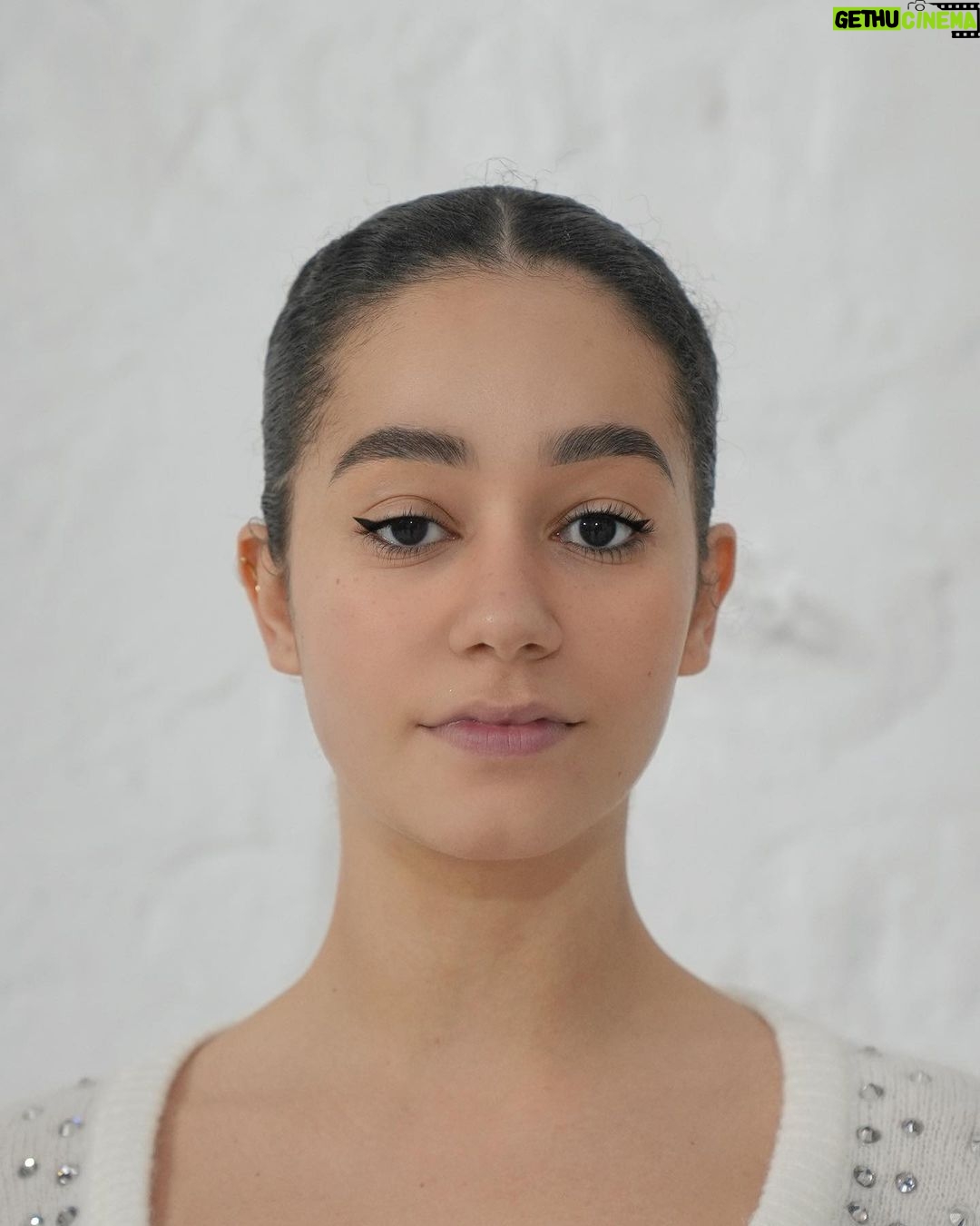 Léna Mahfouf Instagram - Fidèle à mon identité 🎀 Ces petites choses qui font de nous NOUS. Le niveau de folie, d’extravagance, de douceur, de folie, de paillettes sur les yeux et d’extensions dans les cheveux. Je me sens moi sur les deux photos. En total look de défilé ou en pyjama pilou pilou. En full glam ou au reveil. Merci @nyxcosmetics_france de nous demander de montrer nos True ID Card. 🎀❤️ #trueID collaboration commerciale NYX - photographie retouchée Brussels, Belgium