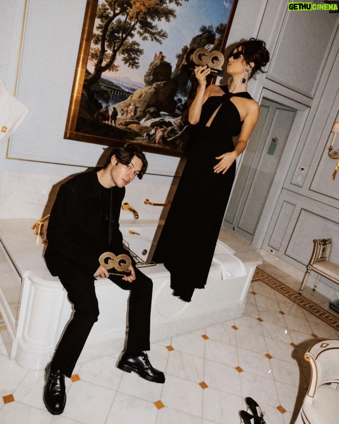 Léna Mahfouf Instagram - look mom I am a rich ( @gqfrance ) man 🏆 merci @pam_boy de célébrer l’internet, merci @giambattistavalli pour tes mots, merci @faridparis7 et @biancabrandolini pour les ragots à table, merci à @seblafrite d’être mon homme de l’année tous les ans depuis 4 ans. ✨ Paris, France