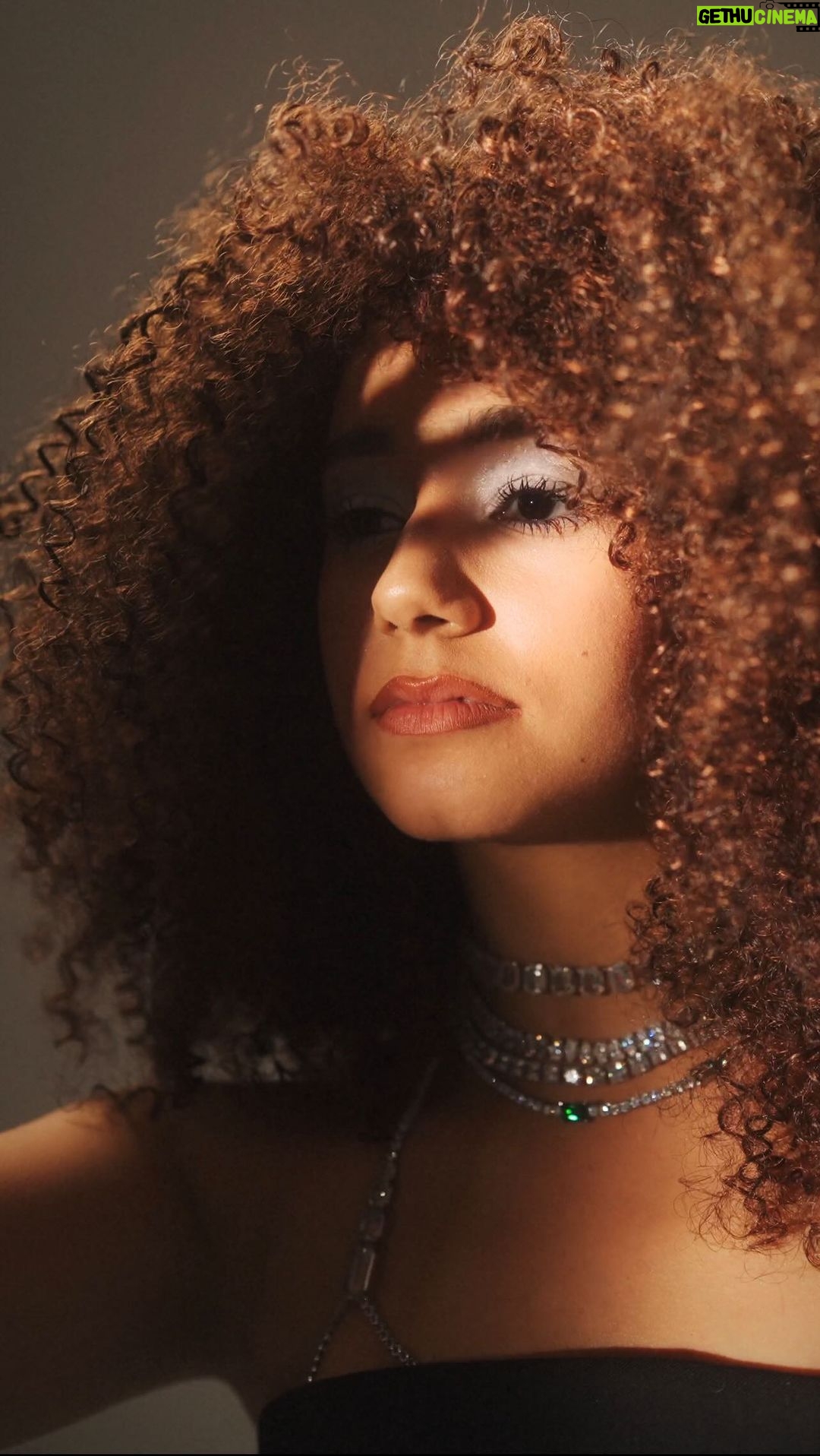 Léna Mahfouf Instagram - let your light shine through the shadow ✨ une petite vidéo qu’on a réalisé pour @swarovski #celebratewonder #crystalmetamorphosis glam @manelsaoud @fatoudidmyhair collaboration commerciale Paris, France