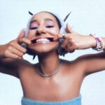 Léna Mahfouf Instagram – SHE’S HAPPY SHE’S CONFIDENT SHE SMILES AT EVERYONE 😁🌞 a lil shooting I directed for @colgate_france ! 
La marque m’a laissé carte blanche pour répondre à sa phrase culte “Votre sourire, soyez-en fier”. ⭐️⭐️⭐️

shot by @kenzalebas 
creative directed by Lena Mahfouf 
glam is @manelsaoud @fatoudidmyhair 

Collaboration commerciale 
photographie retouchée 
#maxwhite #sourirecolgate