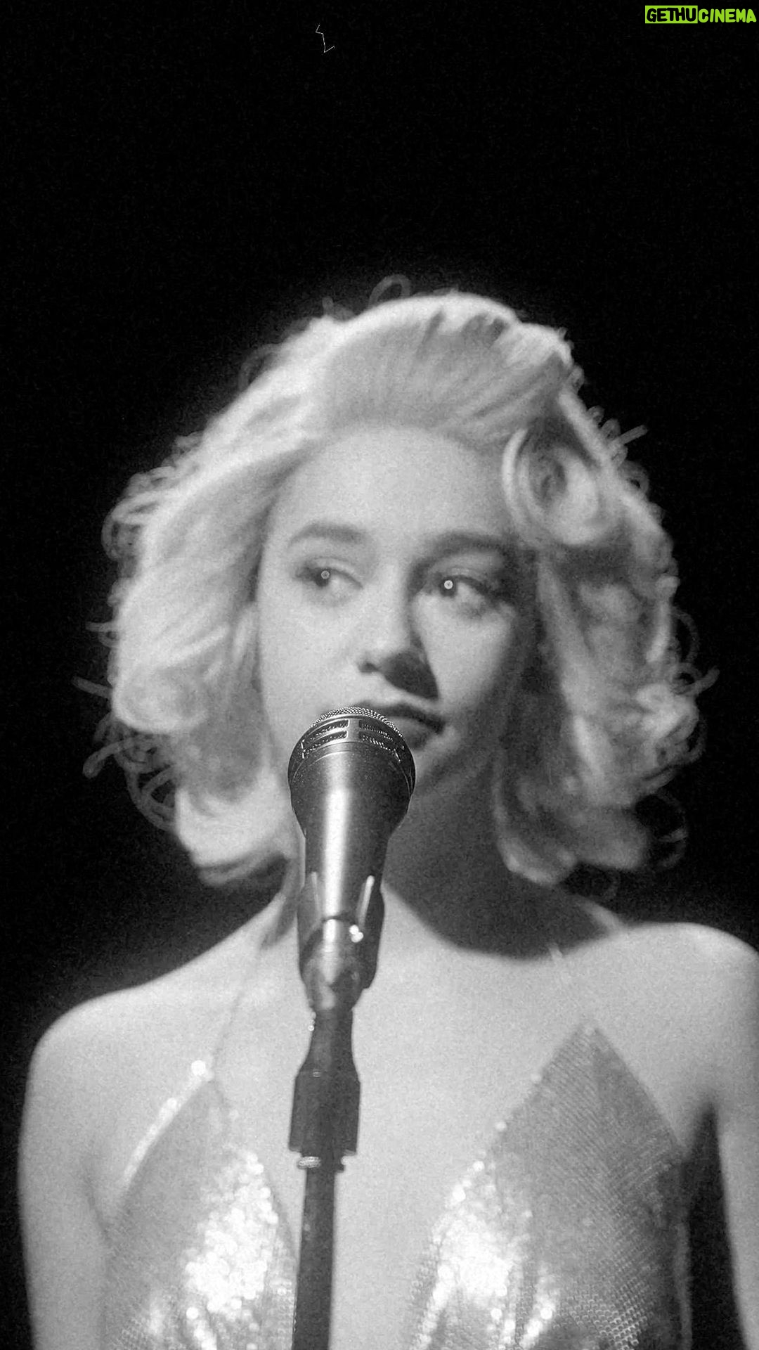 Léna Mahfouf Instagram - Quand @Levisparis m’a demandé de faire une vidéo pour l’anniversaire du 501, je savais que seule une icône pouvait célébrer l’anniversaire d’une autre icône. Happy Birthday Levis 501, from Marilyn Mahfouf #150Yearsof501