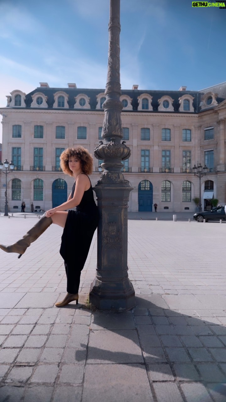 Léna Mahfouf Instagram - Un petit tour Place Vendôme ? donnez moi des bottes @maisonskorpios et un poteau et j’ai de quoi m’occuper toute une après midi. 👢🎀 quel look est votre favoris ? collaboration commerciale Paris, France