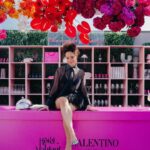 Léna Mahfouf Instagram - 🥹 @hotelmahfouf x Valentino 🥹 Un grand merci à l’équipe @valentino.beauty et @maisonvalentino d’avoir fait confiance à ma petite marque @hotelmahfouf pour créer un évènement 100% créé ensemble. Un moment hors du temps sur un rooftop parisien pour offrir un petit bout de Fashion week à ma communauté. 🎀 collaboration commerciale