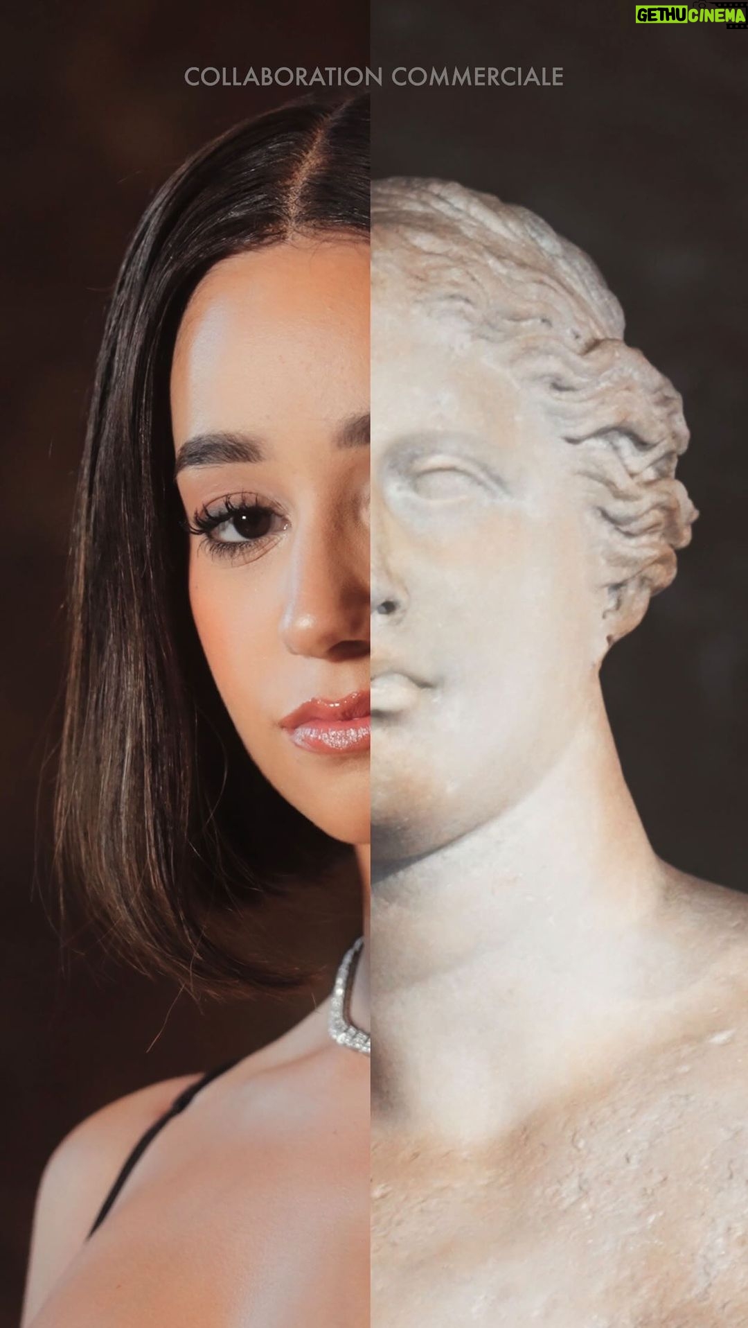 Léna Mahfouf Instagram - Un moment magique, hors du temps… 🖼️ Je suis si fière et heureuse d’avoir pu assister à la naissance d’une collaboration unique entre 2 icônes françaises : le @museedulouvre et @lancomeofficial. À travers les œuvres du Louvre, Lancôme fait se rencontrer différentes époques et cultures pour accompagner les femmes à trouver leur propre expression, en montrant encore une fois, l’infinie créativité de la beauté. Je vous invite découvrir cette collection absolument sublime, qui vous permettra d’avoir une pièce du Louvre chez vous! collaboration commerciale @lancomeofficial @igordorembus 🎀 #makeup #skincare #lancomexlouvre #lancome Paris, France