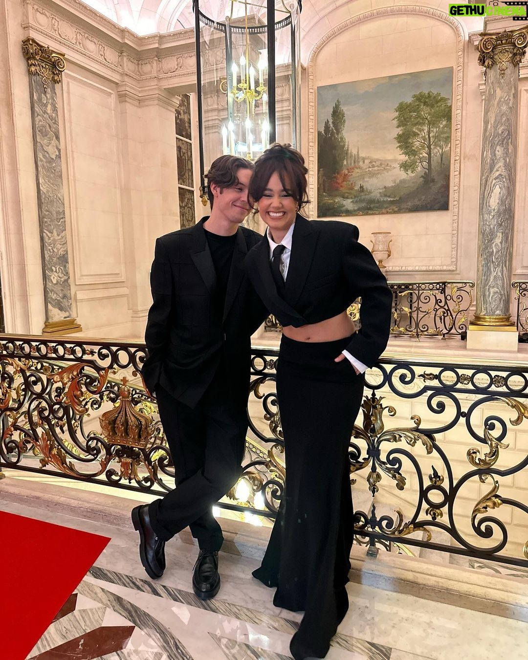 Léna Mahfouf Instagram - look mom I am a rich ( @gqfrance ) man 🏆 merci @pam_boy de célébrer l’internet, merci @giambattistavalli pour tes mots, merci @faridparis7 et @biancabrandolini pour les ragots à table, merci à @seblafrite d’être mon homme de l’année tous les ans depuis 4 ans. ✨ Paris, France