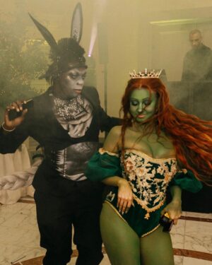 Léna Mahfouf Instagram - bah le thème Shrek c’était la meilleure idée, j’arrête de vous spammer mais j’ai adoré fête mon anni-vert-saire à vos côté. Cheers to une nouvelle année. 💚🌻