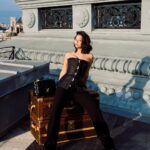 Léna Mahfouf Instagram - Aujourd’hui, on célèbre un anniversaire. 🎂 10 ANS de @nicolasghesquiere chez @louisvuitton ! L’histoire d’un garçon qui grandi en Poitou-Charentes et qui fait ses premiers pas à Paris aux côtés de Jean Paul Gaultier et de Thierry Mugler puis chez Balenciaga avant d’être nommé directeur artistique des collections femmes chez Louis Vuitton. Dans ce mercato actuel de designers, lui reste. On célèbre 10 ans de son esthétisme rétro-futuriste, de son dressing toujours surprenant, de prises de risques et d’accessoires impeccables. Merci Nicolas de m’avoir fait vivre des moments magiques, de la cour du Louvre à danser sur les tables en after à Séoul. ✨ photos by @paulgaiffe sur le toit des bureaux LV à Paris. glam by @manelsaoud & @fatoudidmyhair wig @yaalomhair_wigs_ styliste + soutien émotionnel @ibtissame____ contenu NON sponsorisé, juste du love. photographie retouchée