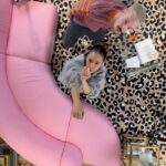 Léna Mahfouf Instagram - mood car notre épisode de Canapé 6 Places avec @mattpokora est numéro un du classement Spotify. 🛋️ alors c’est beau, mais ce j’aime surtout c’est que chaque mercredi on partage une conversation d’une heure environ seule ou avec des invités. Des personnalités que vous aimez ou pas, que vous connaissiez ou pas. Parfois j’ai l’impression qu’on commence la conversation avec une célébrité et qu’on la termine avec un.e ami.e. Merci pour tout ❤️