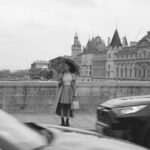 Léna Mahfouf Instagram – Le saviez vous ? Si vous êtes nés après 1995, vous êtes plus jeune que l’iconique sac Lady Dior ! 
Pour la visite de Lady Diana à Paris, la première dame de France ( Bernadette ! ) , offre un sac à main qui va, sans le savoir, traverser les époques. La dernière création de la Maison Dior est alors adoptée par la Princesse Diana qui le commande dans TOUTES ses déclinaisons. C’est un an plus tard, en hommage à la Princesse, qu’il est baptisé, avec son accord, « Lady Dior ».
Encore un peu d’histoire les enfants: Le fameux motif cannage est inspiré des chaises Napoléon III où Christian Dior installait les invités de ses défilés haute couture en 1947. 
Autrement dit: She’s an Icon, she’s a legend and she is the moment. 

collaboration commerciale
photographies retouchées Paris, France