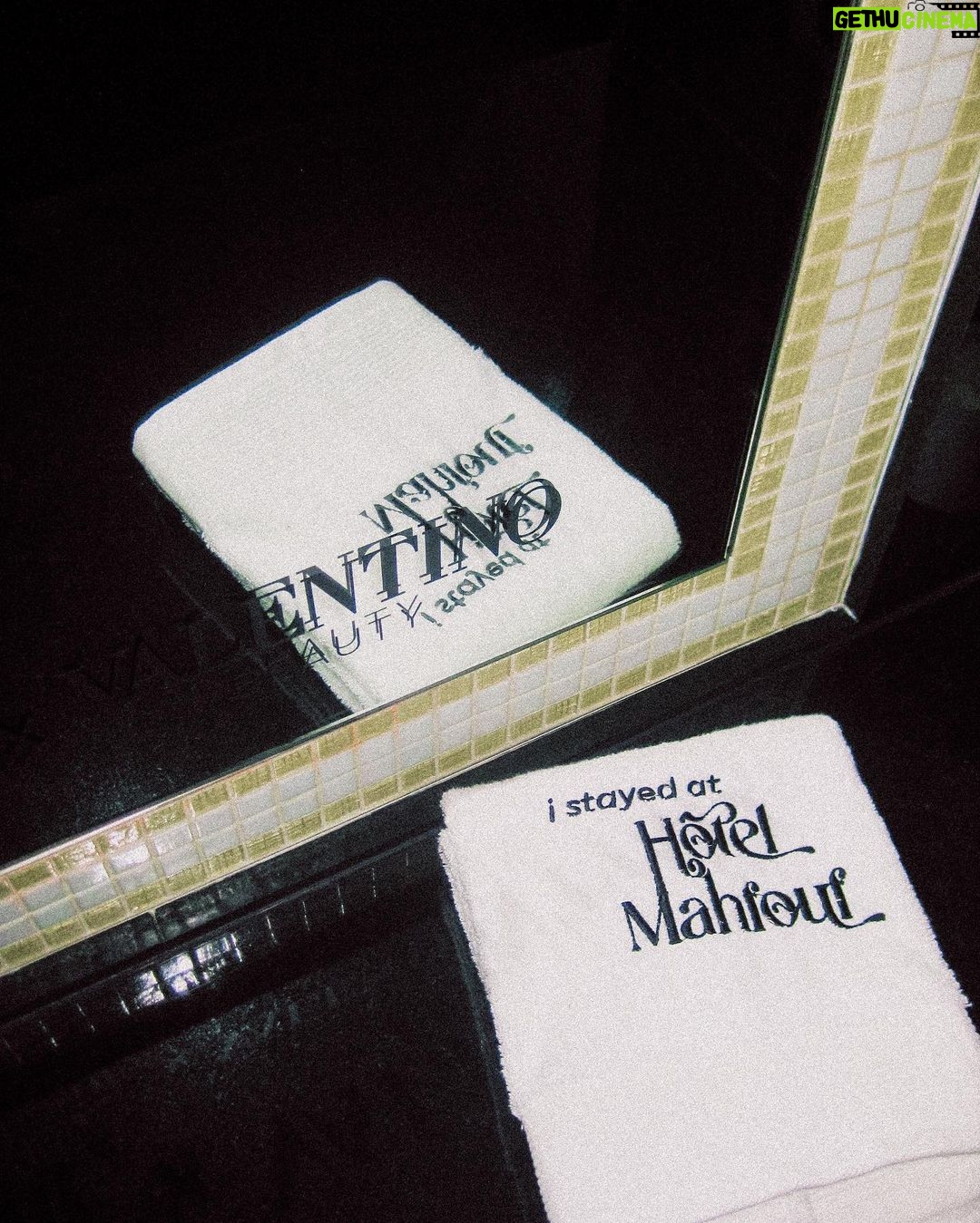 Léna Mahfouf Instagram - il y à une semaine… nous vivions notre premier concept pendant la Fashion Week parisienne : ouvrir une suite Valentino à l’Hôtel Mahfouf. Un lieu pour offrir à notre clientèle un petit bout de Fashion Week avec l’une des nos maisons de mode favorite: @maisonvalentino et @valentino.beauty ✨ Un grand merci au @fouquets.paris pour leur accueil! d’autres photos arrivent. collaboration commerciale non rémunérée photos by @paulgaiffe Fouquet's, Champs-Elysees