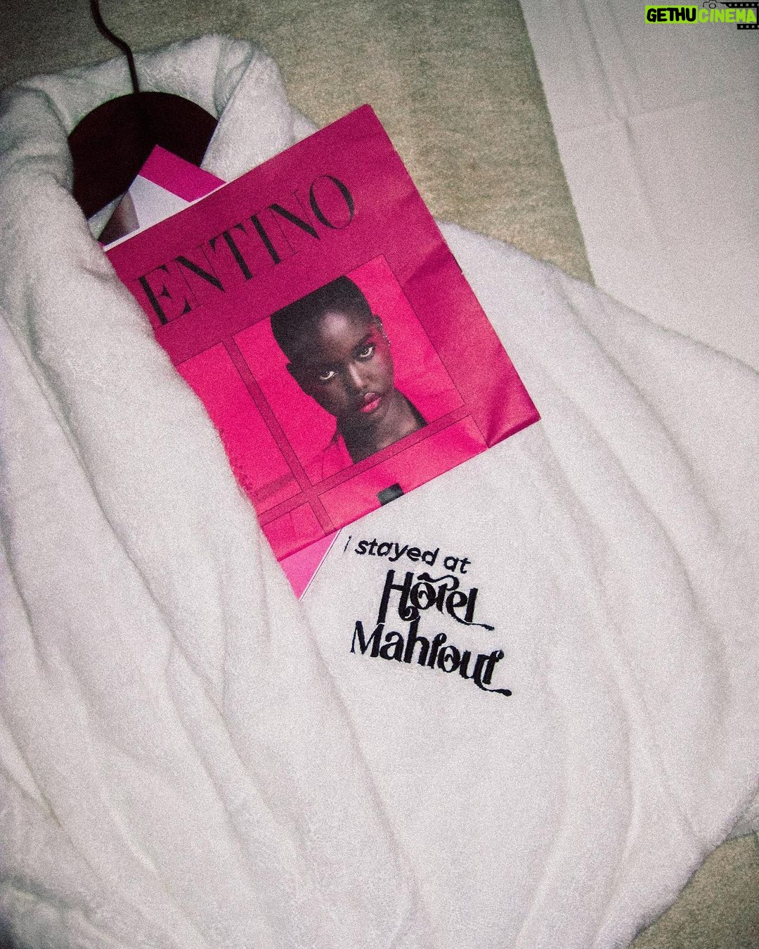Léna Mahfouf Instagram - il y à une semaine… nous vivions notre premier concept pendant la Fashion Week parisienne : ouvrir une suite Valentino à l’Hôtel Mahfouf. Un lieu pour offrir à notre clientèle un petit bout de Fashion Week avec l’une des nos maisons de mode favorite: @maisonvalentino et @valentino.beauty ✨ Un grand merci au @fouquets.paris pour leur accueil! d’autres photos arrivent. collaboration commerciale non rémunérée photos by @paulgaiffe Fouquet's, Champs-Elysees