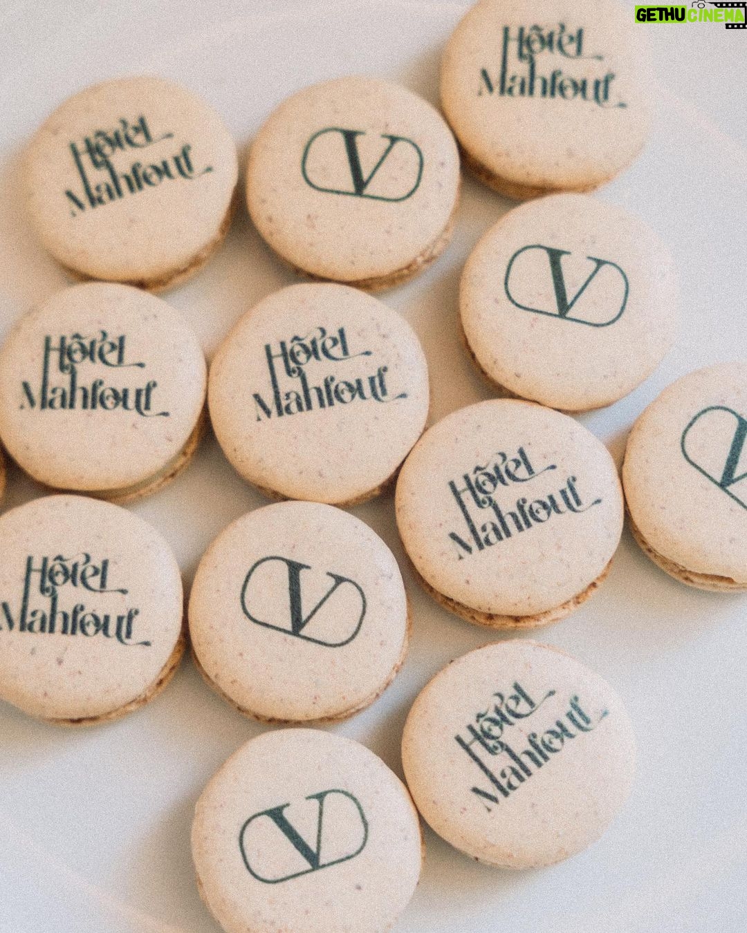 Léna Mahfouf Instagram - il y à une semaine… nous vivions notre premier concept pendant la Fashion Week parisienne : ouvrir une suite Valentino à l’Hôtel Mahfouf. Un lieu pour offrir à notre clientèle un petit bout de Fashion Week avec l’une des nos maisons de mode favorite: @maisonvalentino et @valentino.beauty ✨ Un grand merci au @fouquets.paris pour leur accueil! d’autres photos arrivent. collaboration commerciale non rémunérée photos by @paulgaiffe Fouquet's, Champs-Elysees