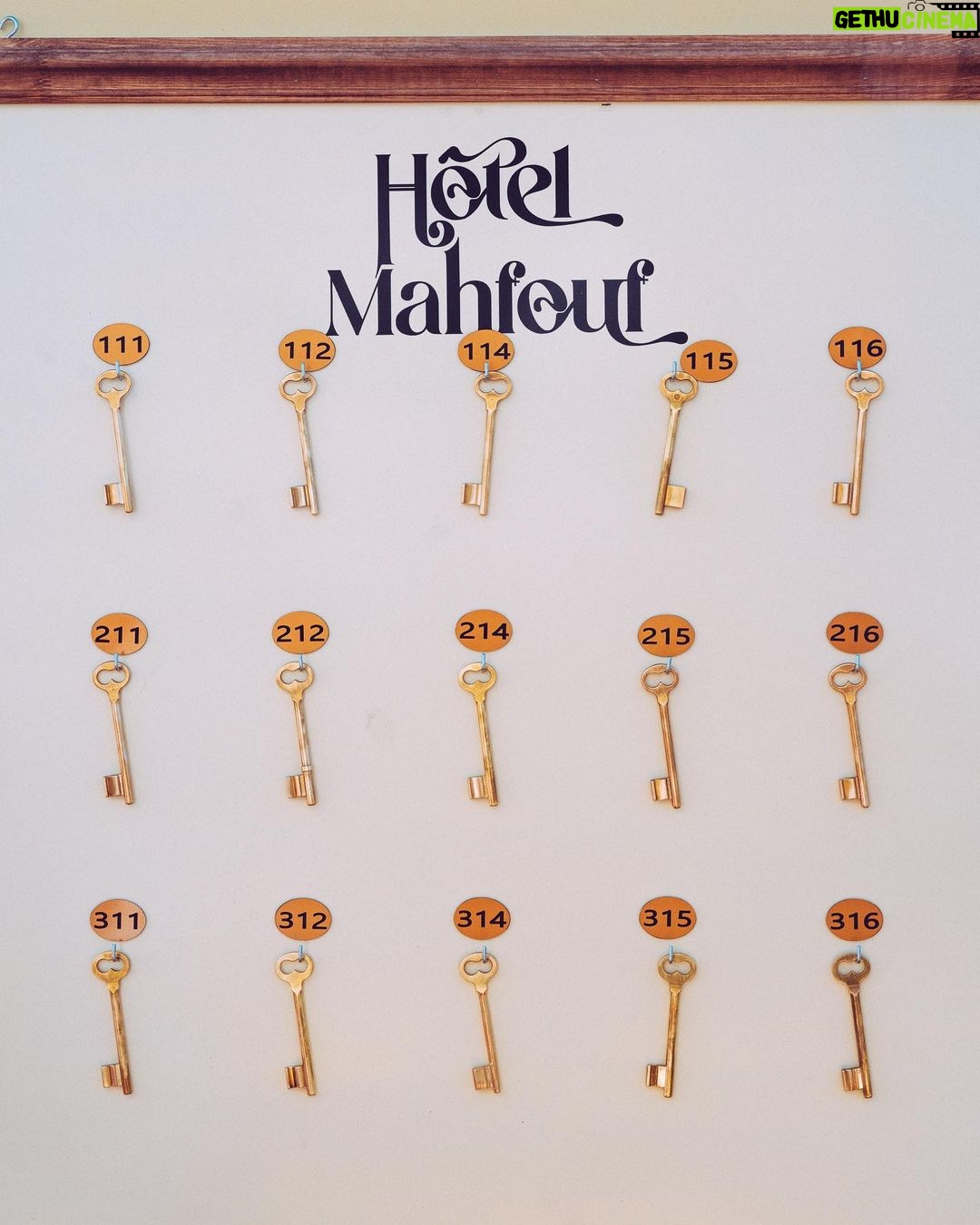 Léna Mahfouf Instagram - il y à une semaine… nous vivions notre premier concept pendant la Fashion Week parisienne : ouvrir une suite Valentino à l’Hôtel Mahfouf. Un lieu pour offrir à notre clientèle un petit bout de Fashion Week avec l’une des nos maisons de mode favorite: @maisonvalentino et @valentino.beauty ✨ Un grand merci au @fouquets.paris pour leur accueil! d’autres photos arrivent. collaboration commerciale non rémunérée photos by @paulgaiffe Fouquet's, Champs-Elysees