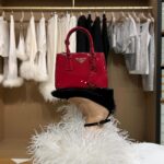 Léna Mahfouf Instagram – She says to herself, « For my loved ones, stars and flourishing dreams,
And for me, I just want Prada shoes »

@prada 
#PradaHoliday

Le pop up Prada est ouvert au printemps Haussmann jusqu’au 7 janvier 2024. 
collaboration commerciale Printemps