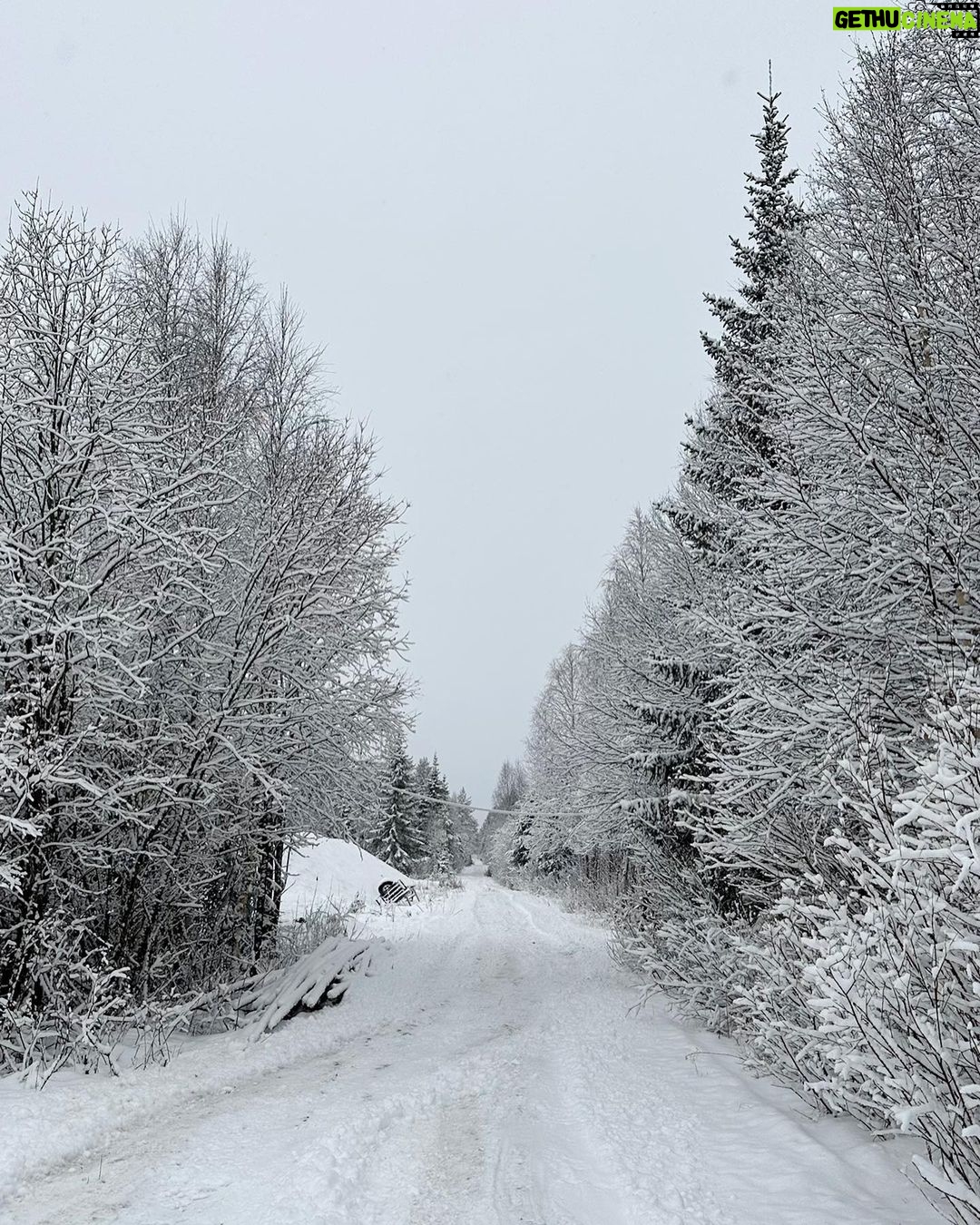 Léna Mahfouf Instagram - mentally i’m here ❄️ Finland