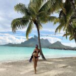 Léna Mahfouf Instagram - « Papa tu peux me prendre en photo s’il te plaît? » 😅 publicité - invitation ! Four Seasons Resort Bora Bora