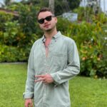 Léo Belmonte Instagram – última do ano 📿🤍 Praia de Pernambuco