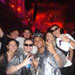 Léo Belmonte Instagram – feriado e tomorrowland foram doideraaa 🤪 sempre bom estar com meus colegas de escola davizin e cilindro, vulgos @guisetaoficial e @jeanpaulo_campos kkkkk special thanks @infinitastravel e @lucaslanes 🫶🏻