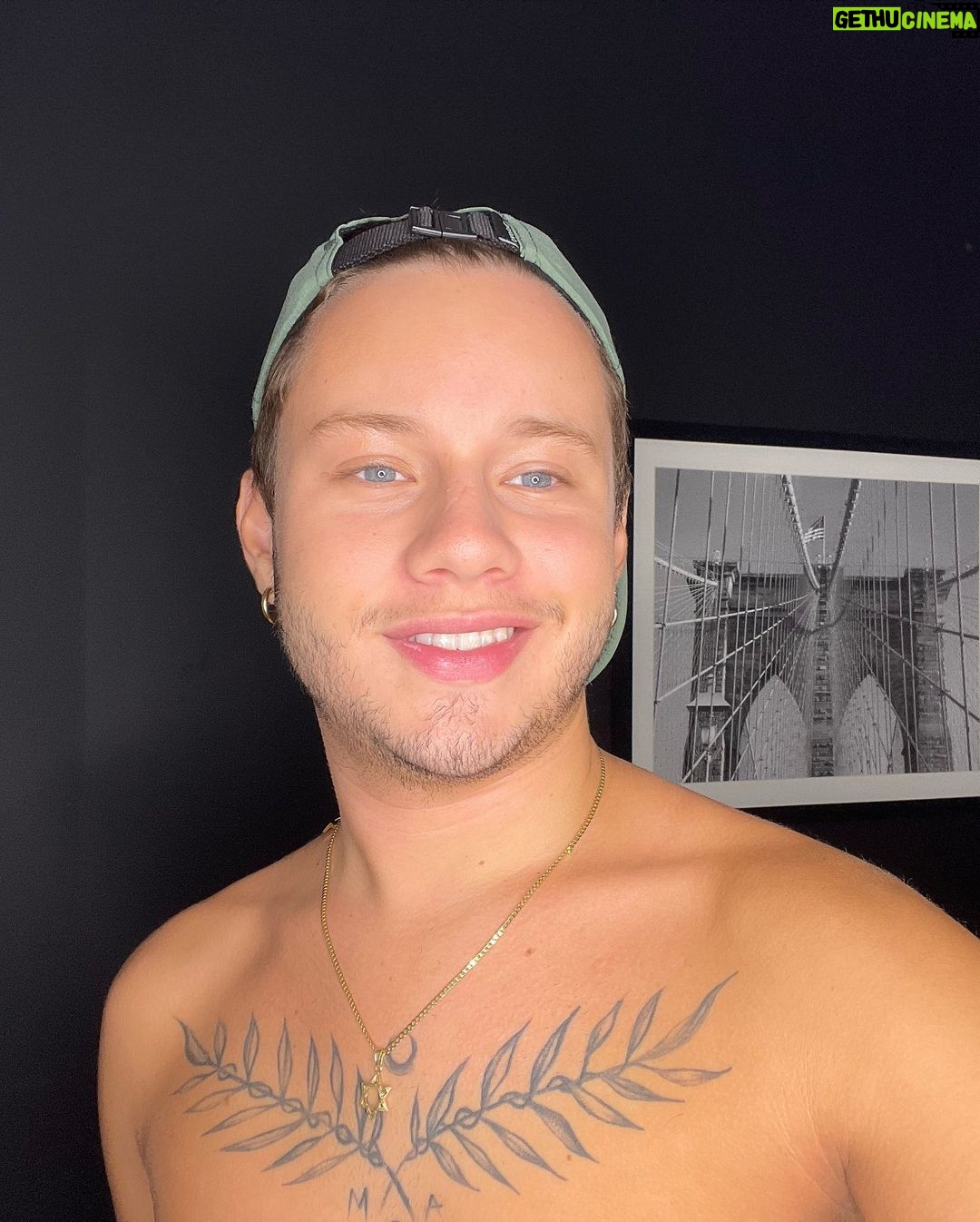 Léo Belmonte Instagram - saudade de biscoitar um pouco aqui kkkkkkk