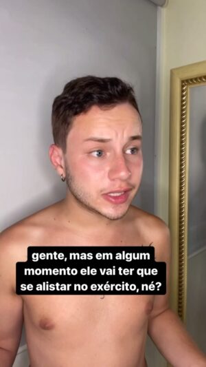 Léo Belmonte Instagram - a gente já nasce com medo de ir para o exército KKKKKK