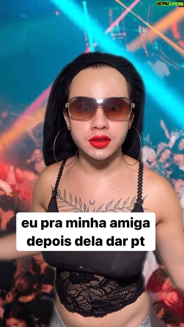 Léo Belmonte Instagram - BOTA UM CROPPED E REAGE kkkkkkk marca a sua amiga que está precisando reagir 🤪