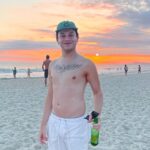 Léo Belmonte Instagram – prainha, pô 🙃 vc prefere praia ou piscina??
