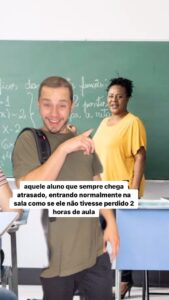 Léo Belmonte Instagram - VC TEM ALGUÉM ASSIM NA SUA SALA?? KKKKKKK