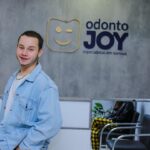 Léo Belmonte Instagram – @odontojoy e @estheticaligner me ajudando a ficar com o sorriso lindão 🤍