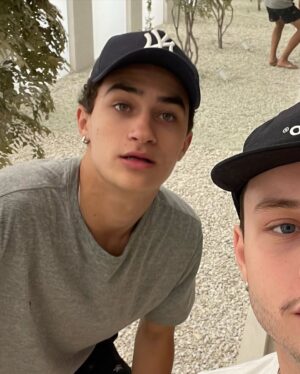 Léo Belmonte Instagram - selocoo, davi ficou altão e amigo do jorge! que mundo é esse?