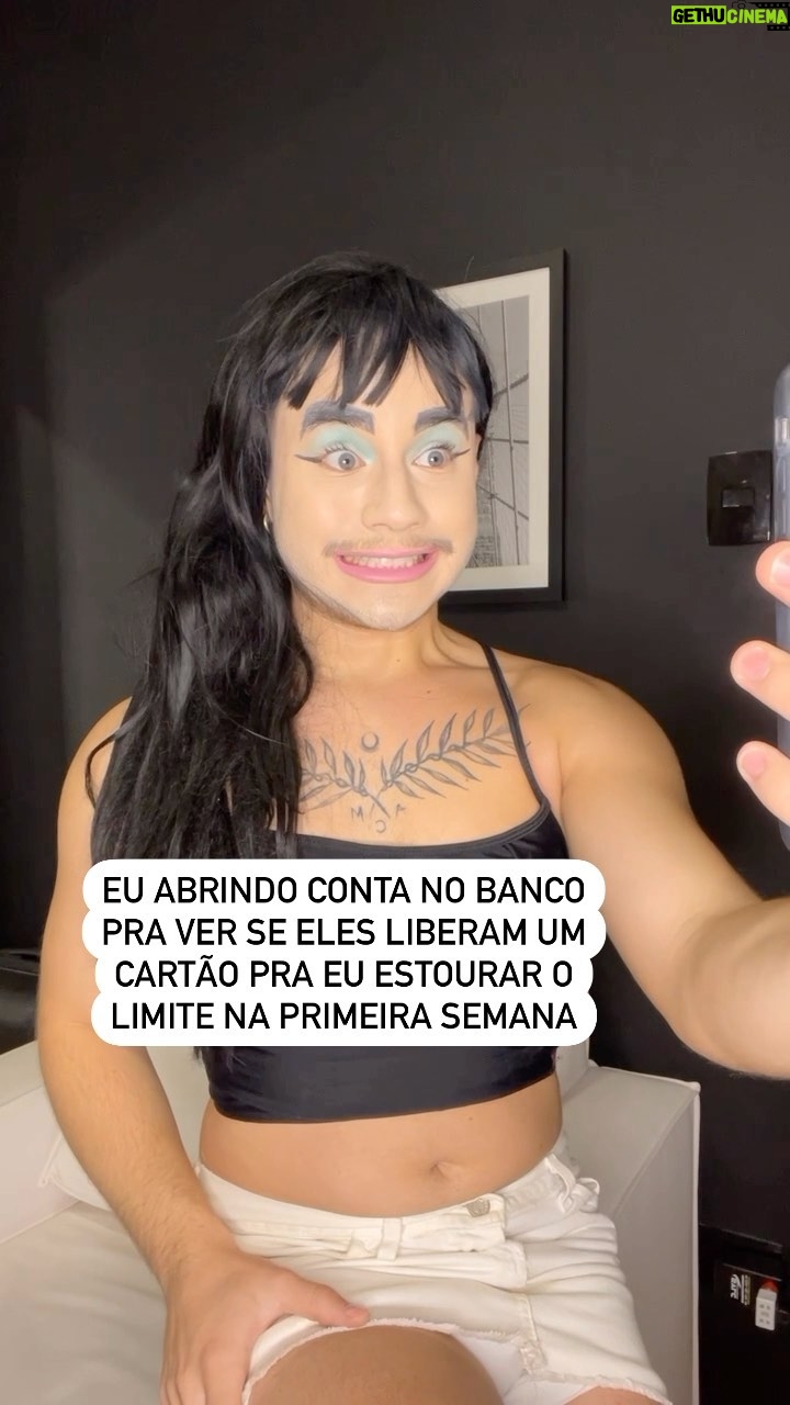 Léo Belmonte Instagram - eu amo jogar meu nome no serasa 🥳🥳🥰🥰🥰
