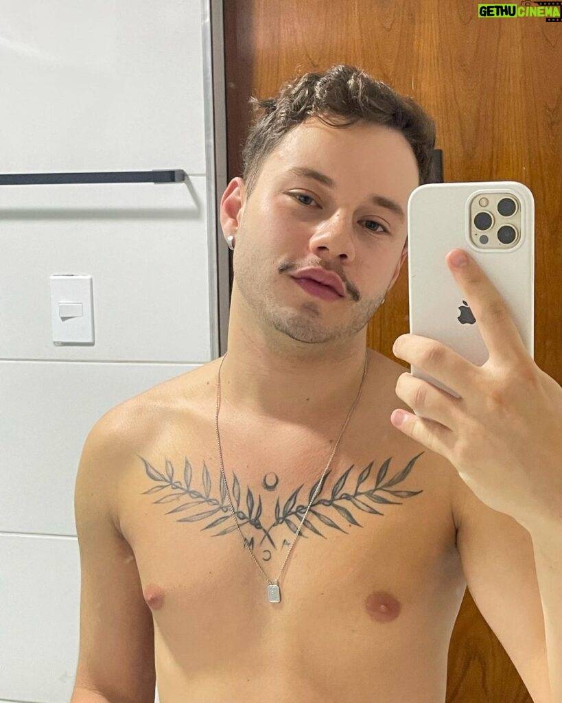 Léo Belmonte Instagram - eita como sensualiza kkkkkk