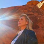 Lívia Andrade Instagram - Para realinhar 🙏🧬🛸🌀Fenômeno geológico e espiritual único que ocorre predominantemente dentro e ao redor da cidade de Sedona, Arizona. Acredita-se que um vórtice seja um centro giratório de energia que pode produzir uma série de efeitos físicos, emocionais e espirituais. Muitas pessoas acreditam que os Vórtices de Sedona são particularmente poderosos e podem melhorar a meditação, a autodescoberta e o crescimento espiritual. Vortex, Sedona, AZ